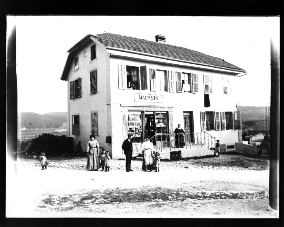 ArCJ - Le Noirmont, Magasin, épicerie, mercerie, charcuterie, dépôt de pain - 137 J 758 a