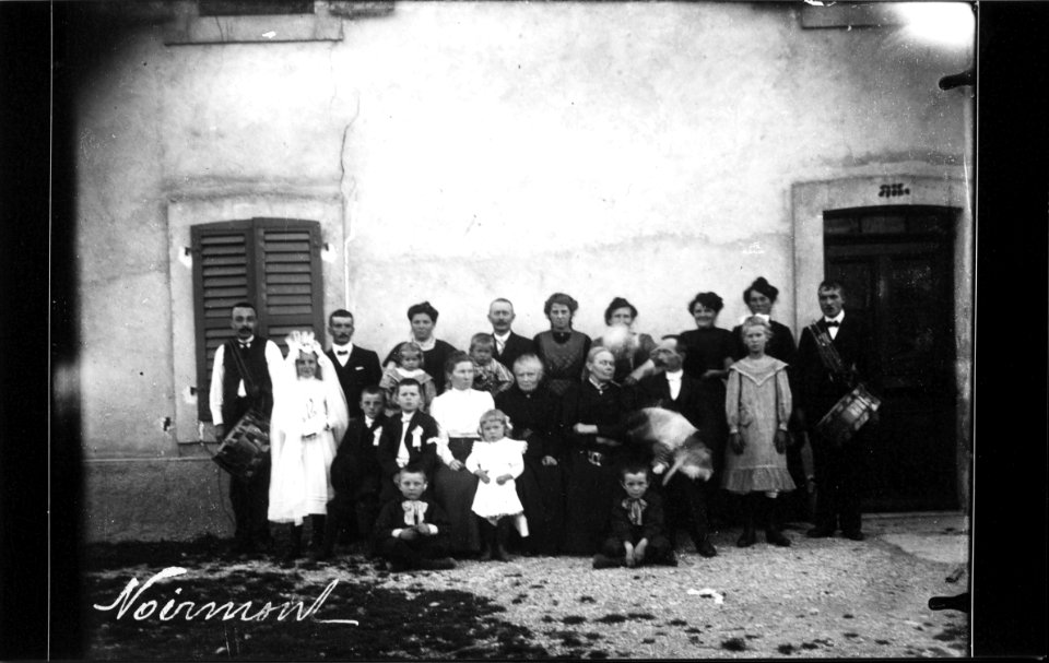 ArCJ - Le Noirmont, Première communion - 137 J 11 b