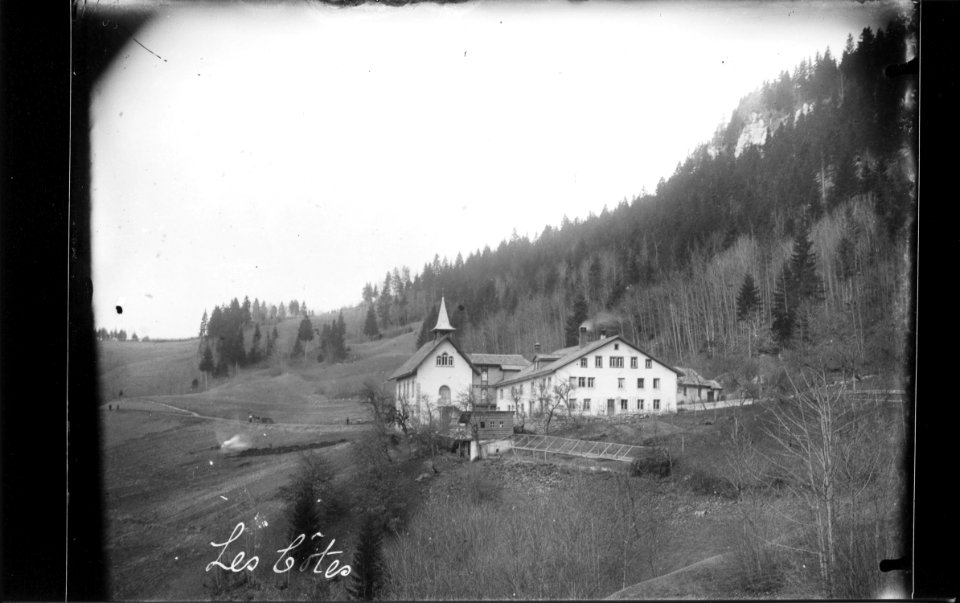 ArCJ - Le Noirmont, Les Côtes, Quatre maisons - 137 J 13 b
