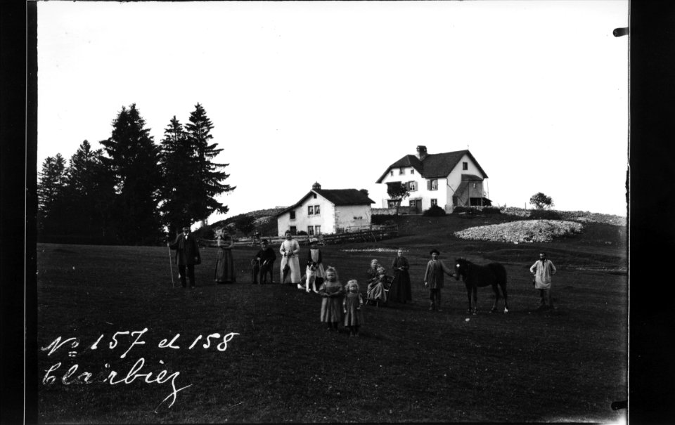 ArCJ - Les Bois, Clairbief, Deux maisons - 137 J 1272 b