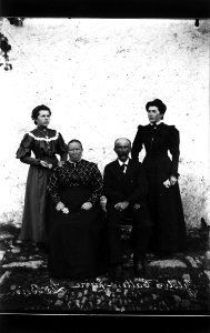 ArCJ - Les Bois, Famille - 137 J 1296 b