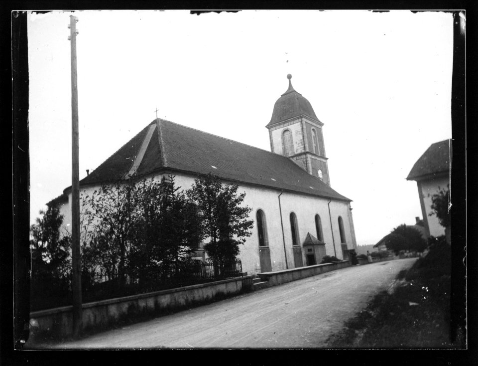 ArCJ - Les Bois, Eglise - 137 J 1945 a