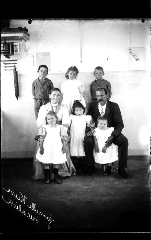 ArCJ - Les Bois, Famille - 137 J 80 b