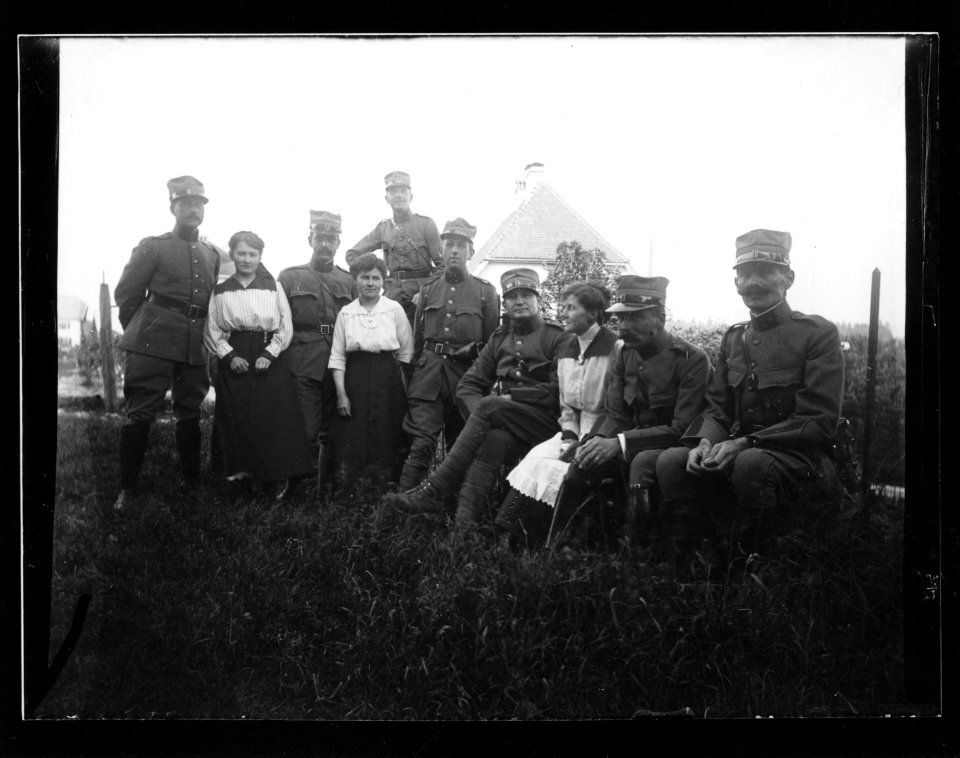 ArCJ - Les Bois, Groupe - 137 J 1024 a