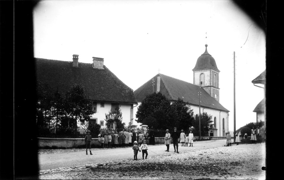 ArCJ - Les Bois, Eglise et une maison - 137 J 194 b