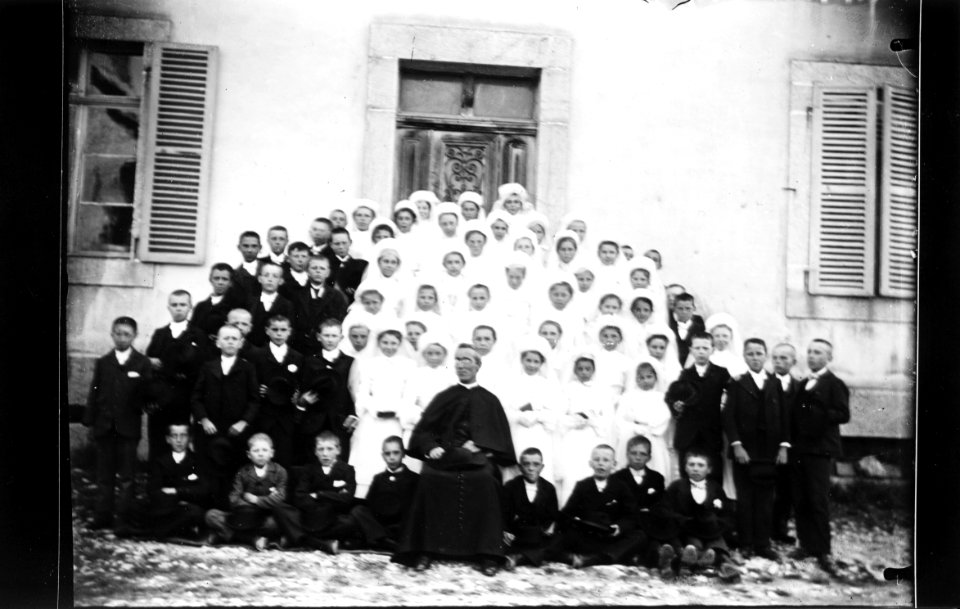 ArCJ - Les Bois, Groupe - 137 J 1307 b