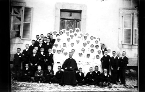 ArCJ - Les Bois, Groupe - 137 J 1307 b
