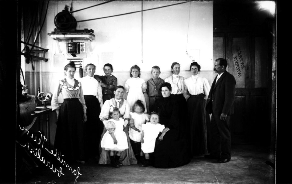 ArCJ - Les Bois, Famille - 137 J 144 b