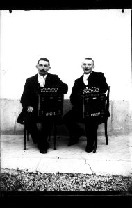 ArCJ - Les Bois, Groupe - 137 J 112 b