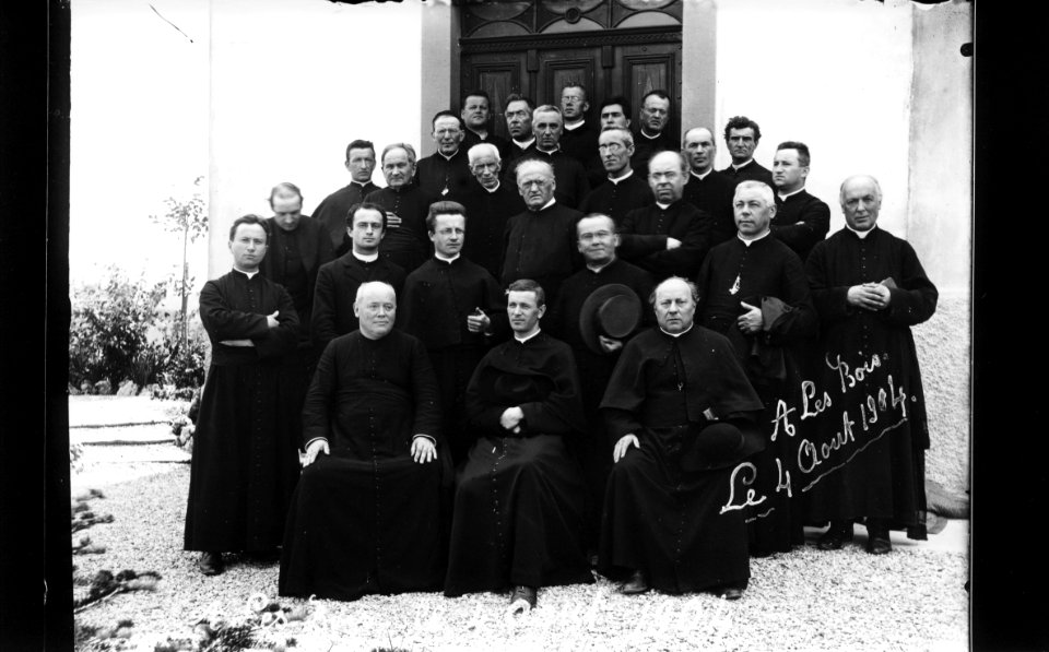 ArCJ - Les Bois, Groupe - 137 J 1226 b