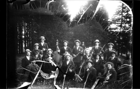 ArCJ - Les Bois, Groupe - 137 J 206 b