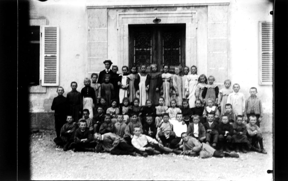 ArCJ - Les Bois, Groupe - 137 J 1312 b