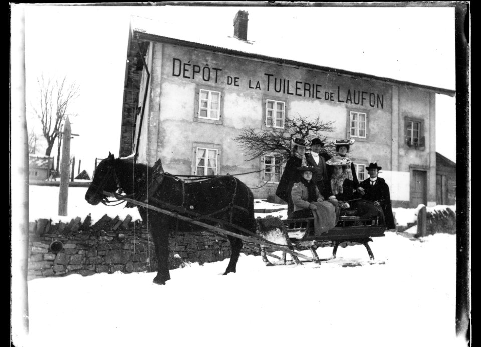 ArCJ - Les Bois, Groupe - 137 J 2540 a