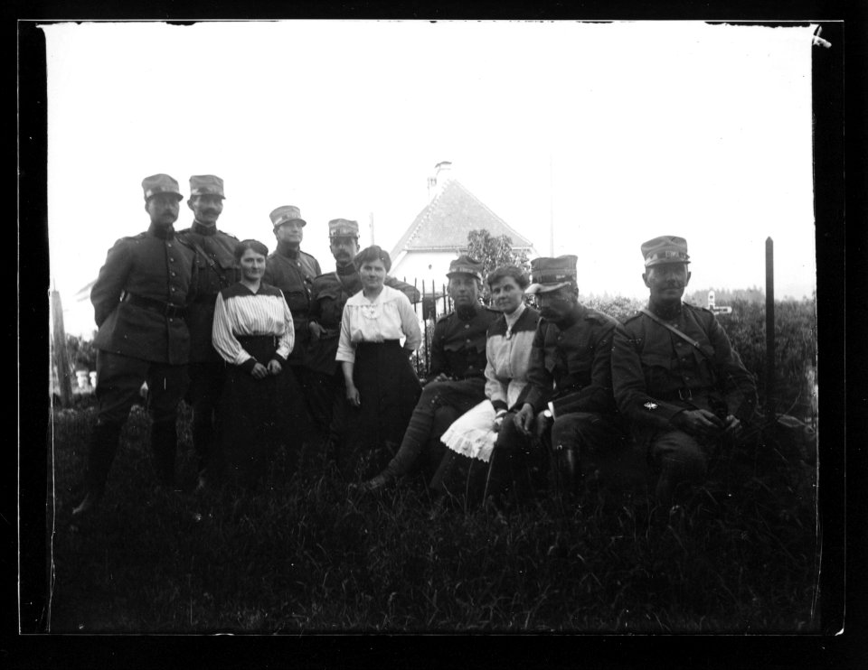 ArCJ - Les Bois, Groupe - 137 J 1013 a