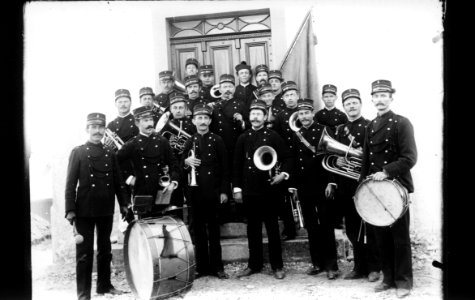 ArCJ - Les Bois, Groupe - 137 J 1290 b