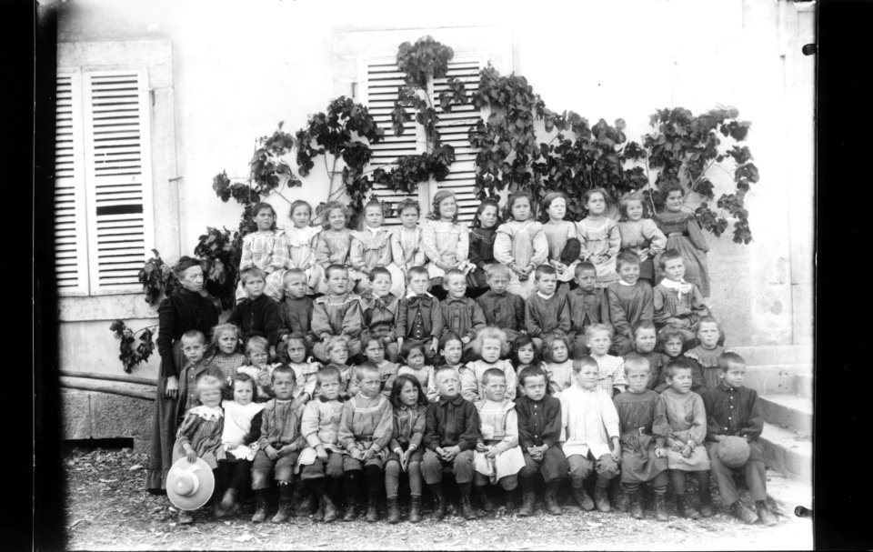 ArCJ - Les Bois, Groupe - 137 J 1313 b