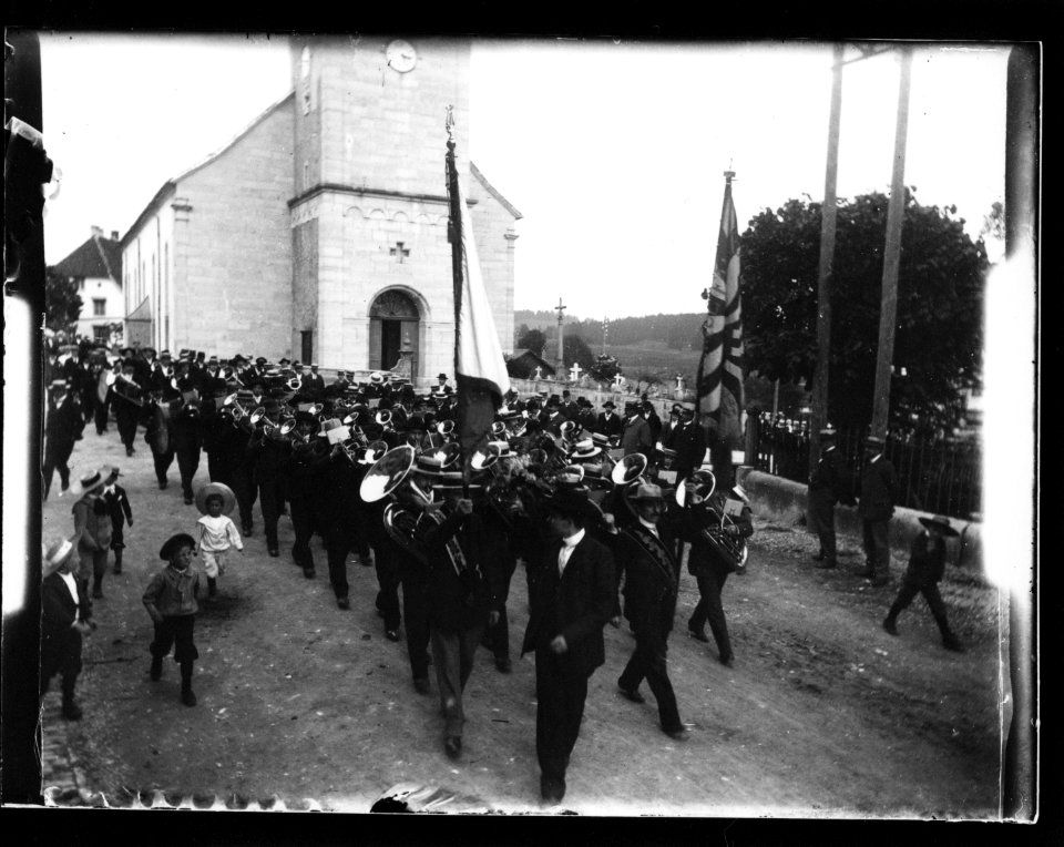 ArCJ - Les Bois, Groupe - 137 J 1335 a