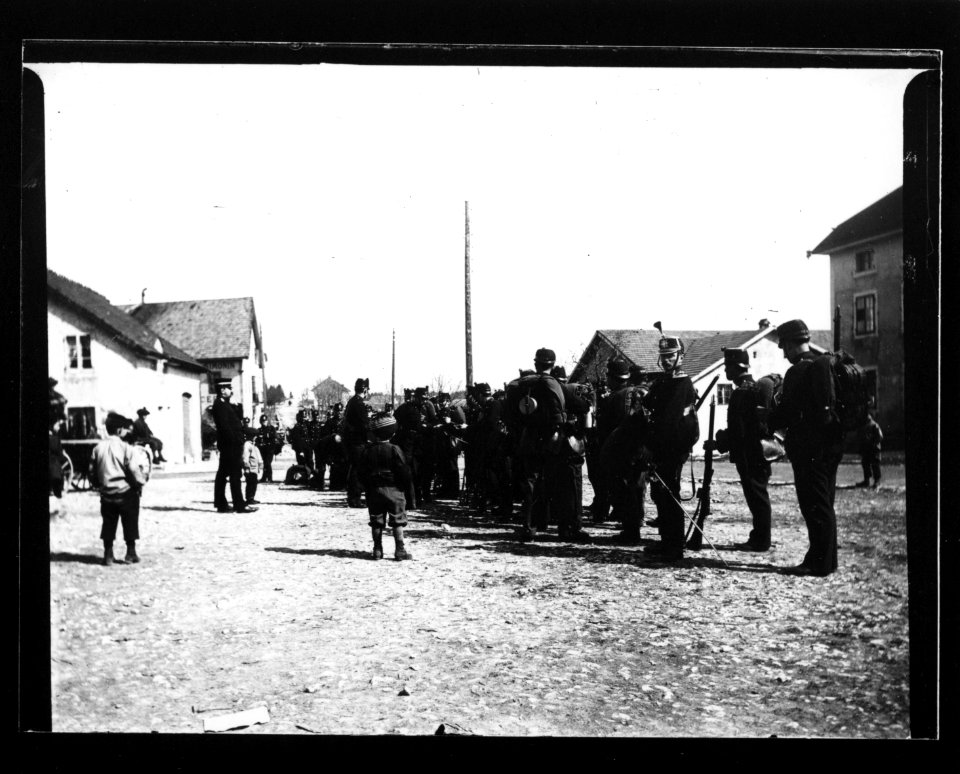 ArCJ - Les Bois, Groupe - 137 J 1373 a