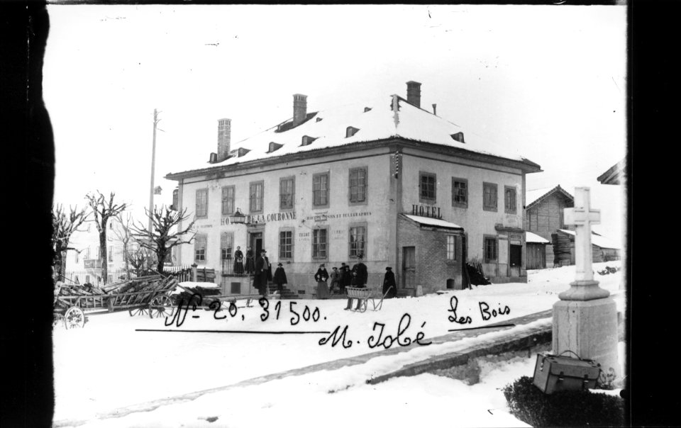 ArCJ - Les Bois, Hôtel de la Couronne et dépendance - 137 J 1281 b