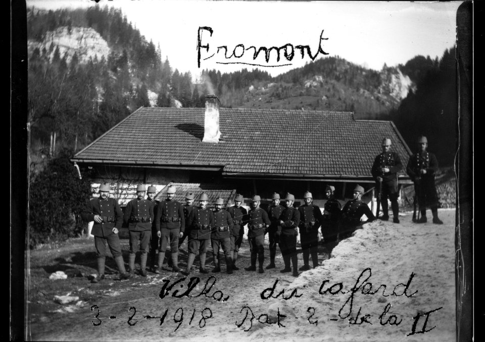 ArCJ - Les Bois, Fromont, Groupe - 137 J 2426 a