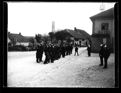 ArCJ - Les Bois, Groupe - 137 J 2251 a