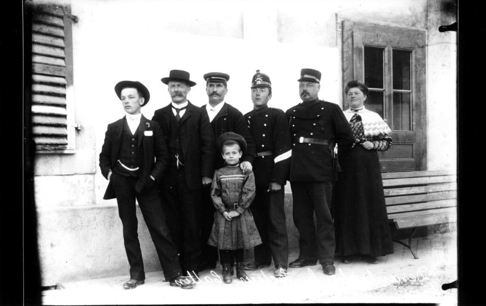 ArCJ - Les Bois, Groupe - 137 J 284 b