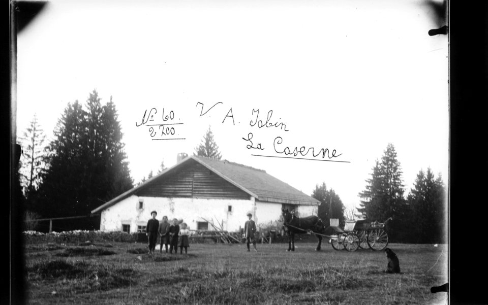 ArCJ - Les Bois, La Caserne, Maison - 137 J 1266 b