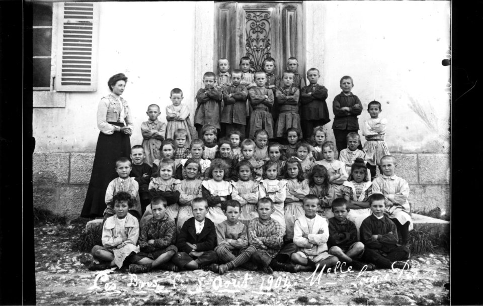 ArCJ - Les Bois, Groupe - 137 J 222 b