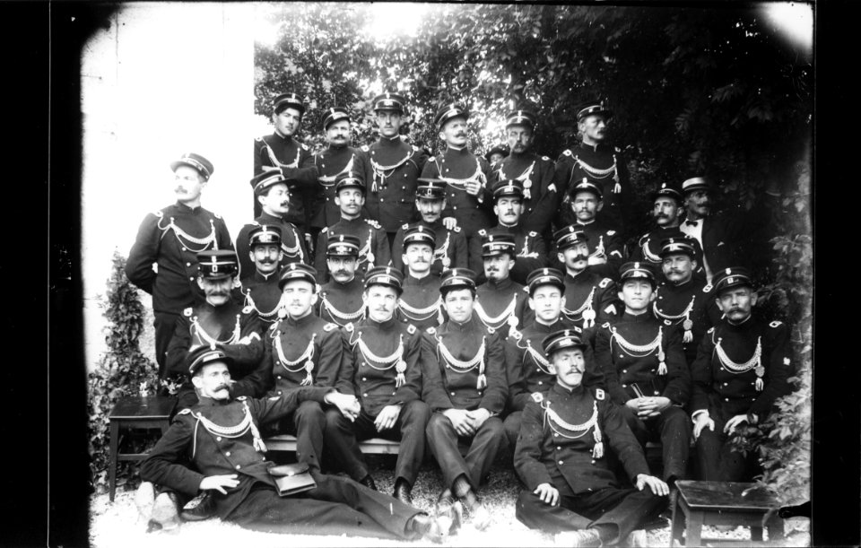 ArCJ - Les Bois, Groupe - 137 J 229 b