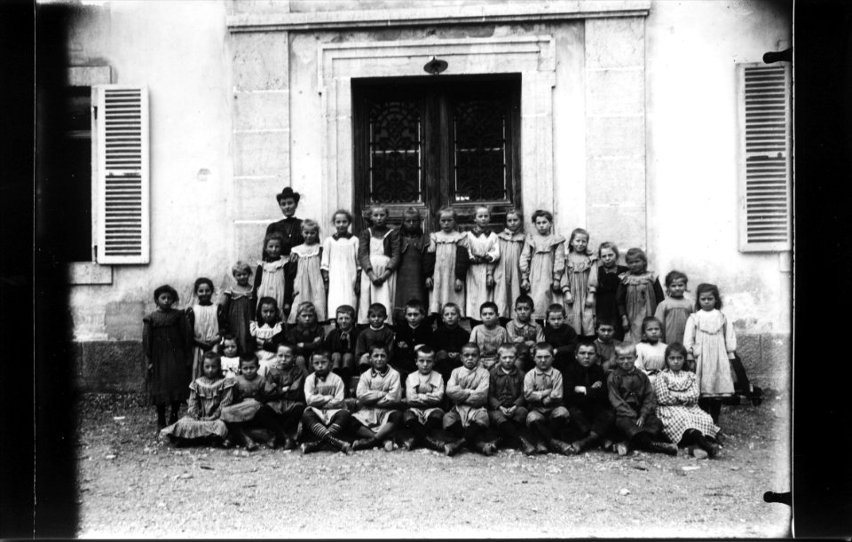 ArCJ - Les Bois, Groupe - 137 J 1315 b