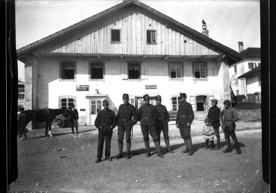 ArCJ - Les Bois, Groupe - 137 J 2862 a