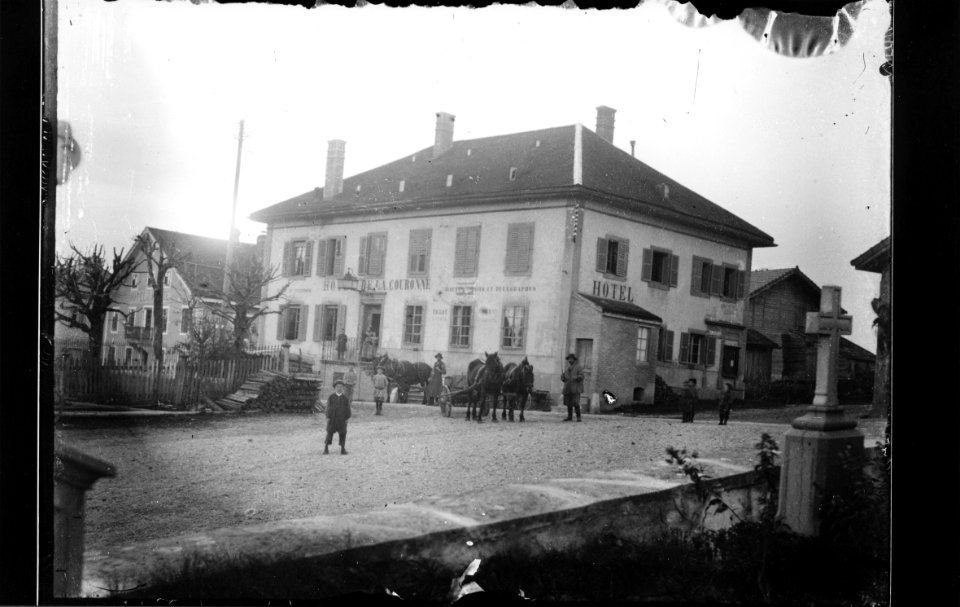 ArCJ - Les Bois, Hôtel de la Couronne - 137 J 312 b