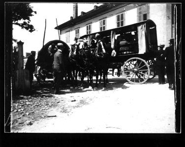 ArCJ - Les Bois, Hôtel de la Couronne, diligence, poste - 137 J 2045 a