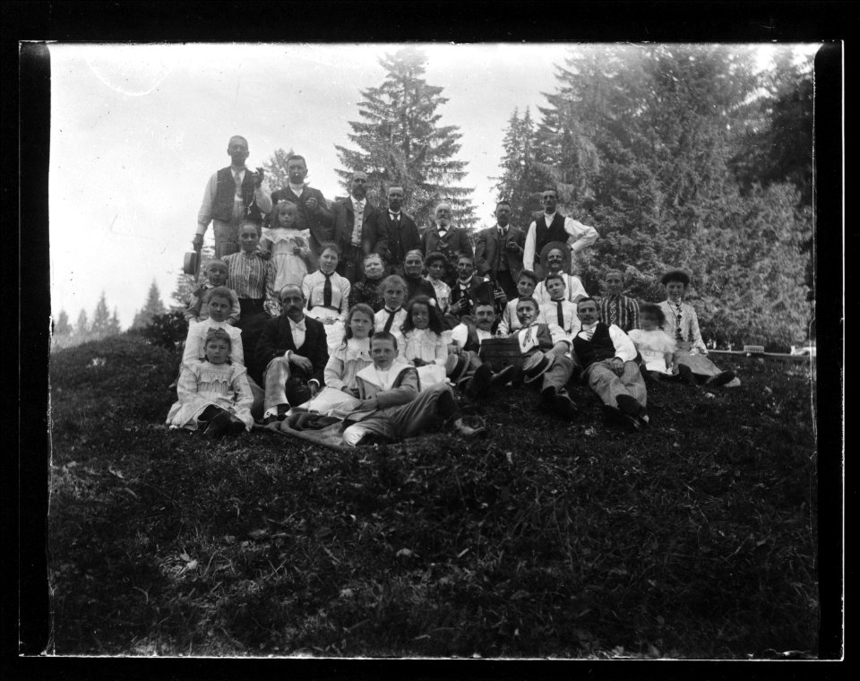 ArCJ - Les Bois, Groupe - 137 J 1416 a