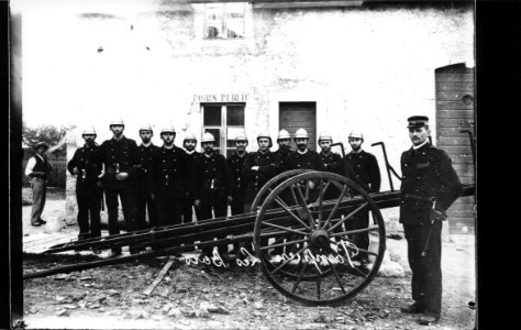 ArCJ - Les Bois, Groupe - 137 J 374 b
