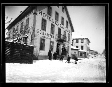 ArCJ - Les Bois, Hôtel de le Gare, boulangerie, épicerie, téléphone, débit de sel - 137 J 664 a