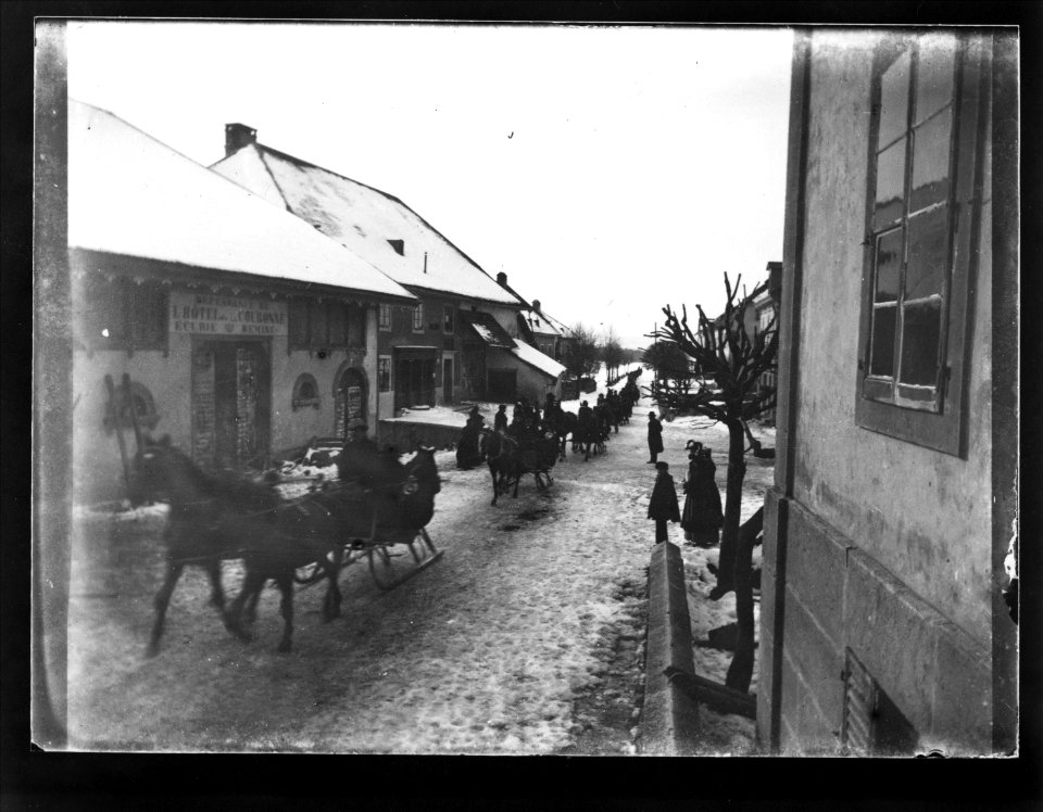 ArCJ - Les Bois, Hôtel de la Couronne, écurie, remise - 137 J 2047 a