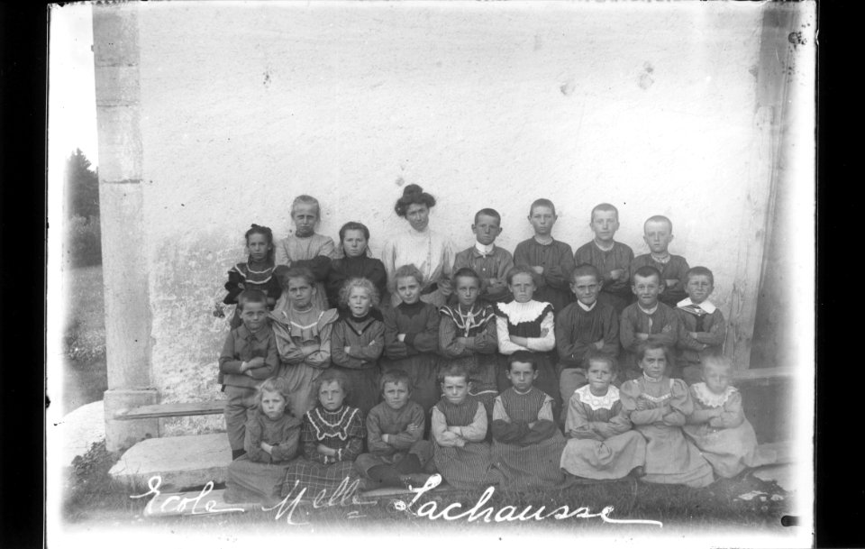 ArCJ - Les Bois, Groupe - 137 J 210 b