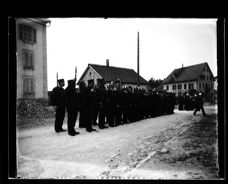 ArCJ - Les Bois, Groupe - 137 J 2375 a