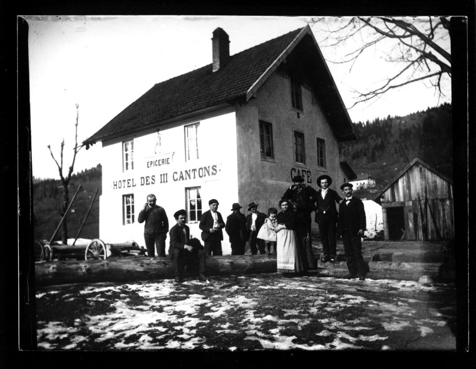 ArCJ - Les Bois, Hôtel des trois cantons, « Epicerie, Café » - 137 J 923 a