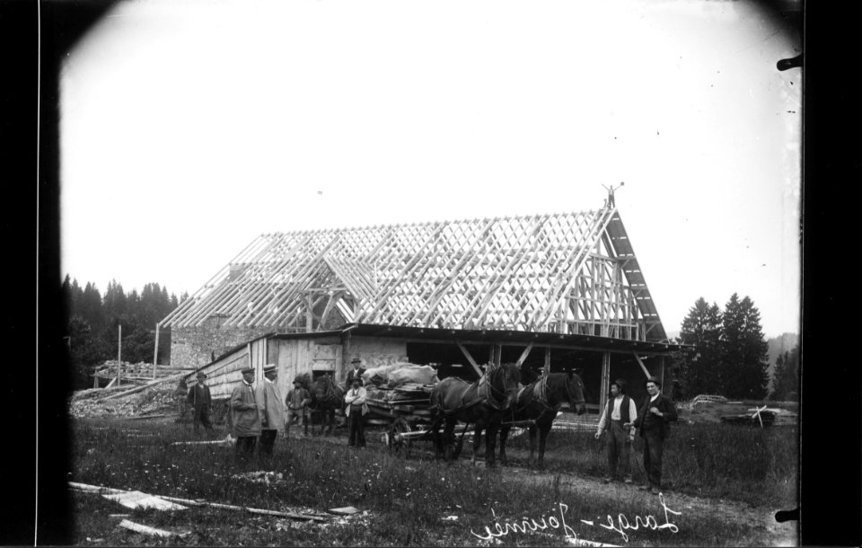 ArCJ - Les Bois, La Large Journée, Ferme en construction - 137 J 221 b