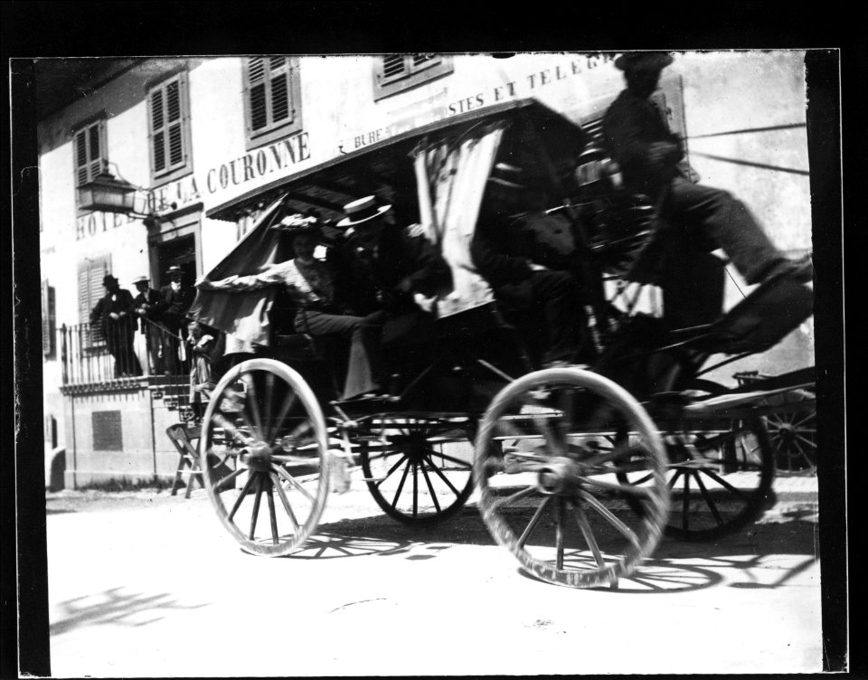 ArCJ - Les Bois, Hôtel de la Couronne, diligence - 137 J 2046 a
