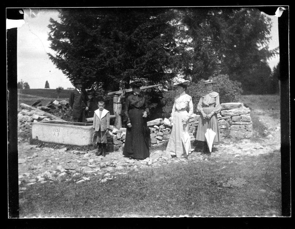 ArCJ - Les Bois, Le Bois Français, Groupe - 137 J 840 a