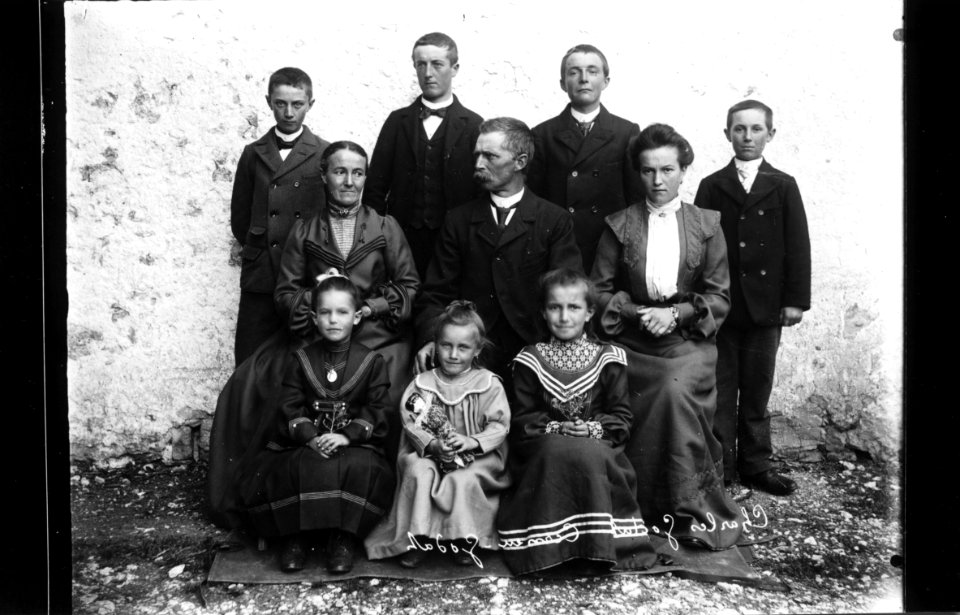 ArCJ - Les Bois, Le Cerneux Godat, Famille - 137 J 285 b