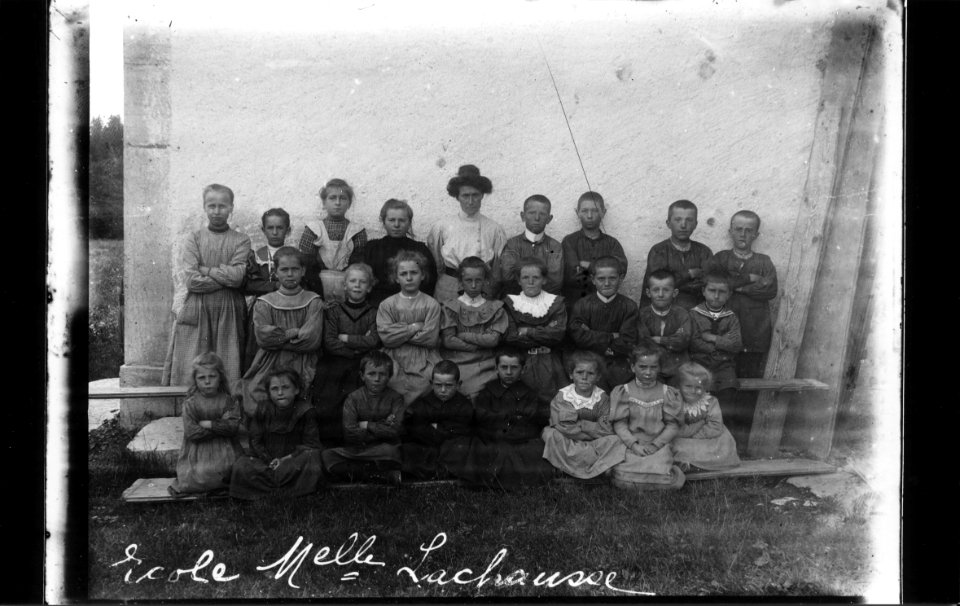 ArCJ - Les Bois, Le Cerneux Godat, Groupe - 137 J 183 b