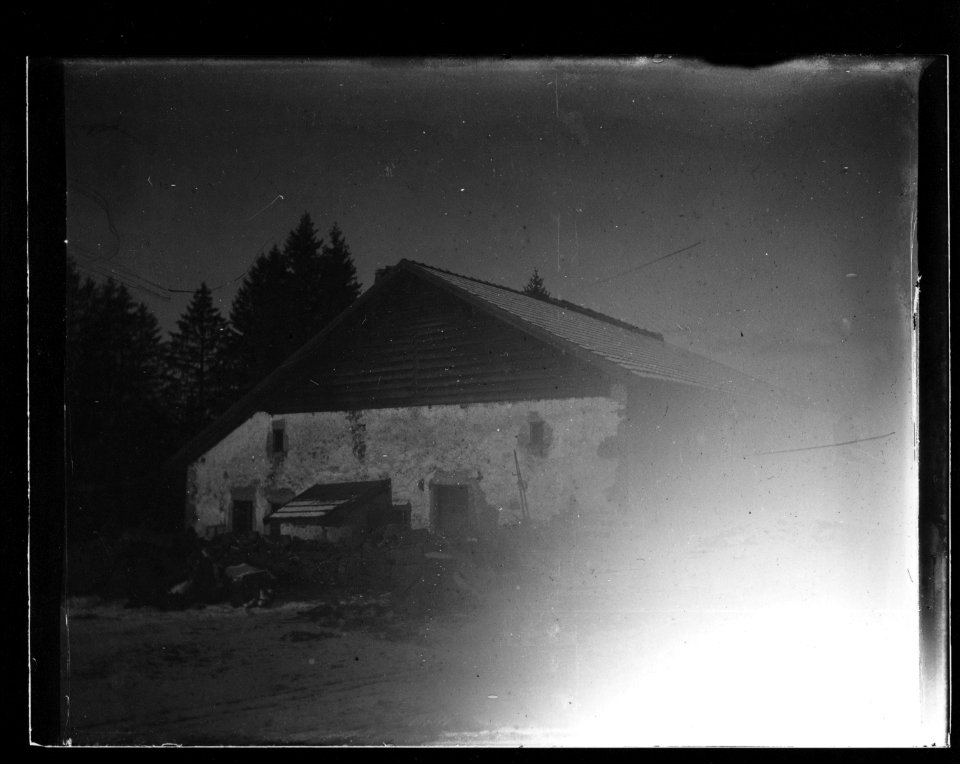 ArCJ - Les Bois, La Caserne, Maison - 137 J 2202 a