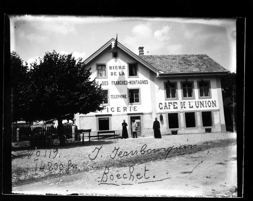 ArCJ - Les Bois, Le Boéchet, « Bière de la Brasserie des Franches-Montagnes, Epicerie »; Café de l'Union - 137 J 2381 a