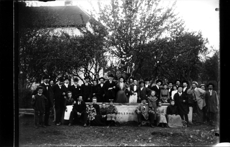 ArCJ - Les Bois, Le Cerneux Godat, Groupe - 137 J 271 b