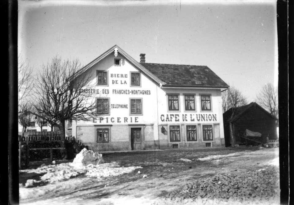 ArCJ - Les Bois, Le Boéchet, Bière de la Brasserie des Franches-Montagnes, épicerie; Café de l'Union - 137 J 3017 a
