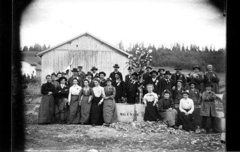 ArCJ - Les Bois, Le Cerneux Godat, Groupe - 137 J 256 b